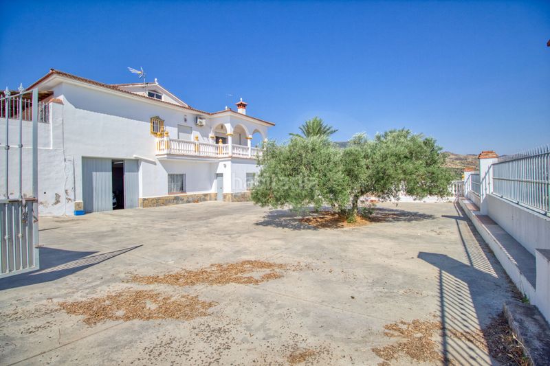 Foto 3003a338-7233-40b1-9c7b-01b1b780cbe7. Casa amb calefacció aparcament piscina a Álora