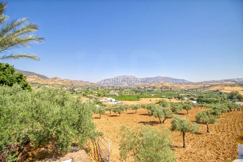 Foto 473478e6-ce63-4db1-a767-59eaab95eb2b. Casa amb calefacció aparcament piscina a Álora