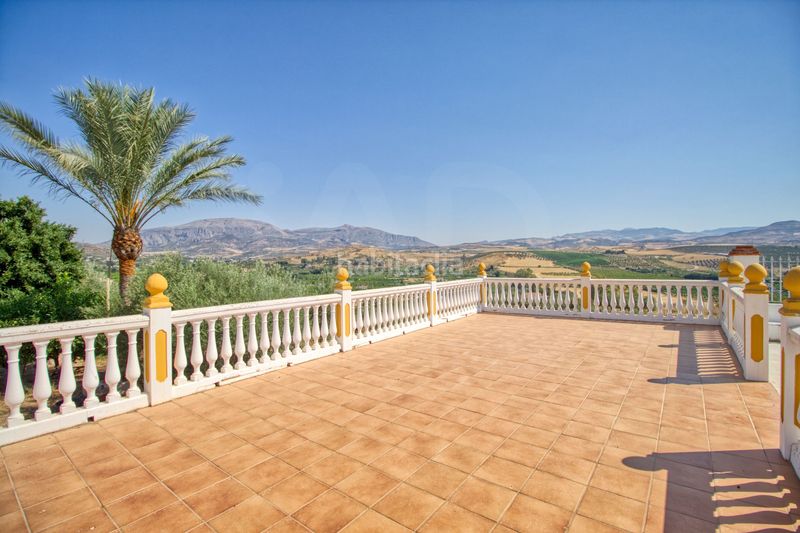 Foto f8d3b96e-36ef-487e-a41e-c897096d87bc. Casa amb calefacció aparcament piscina a Álora