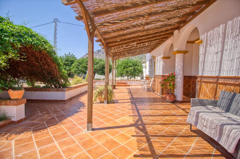 Foto fcdfb14f-f42b-4bdb-b869-46cd23d36d8a. Casa amb calefacció aparcament piscina a Álora