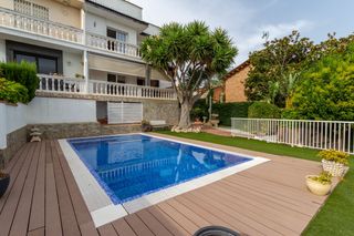 Casa aparellada a Can Roca