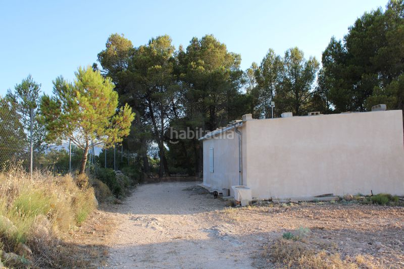 Foto ad05f7ab-5e05-45dc-9cce-8413e7d94618. Casa amb aparcament a Onil
