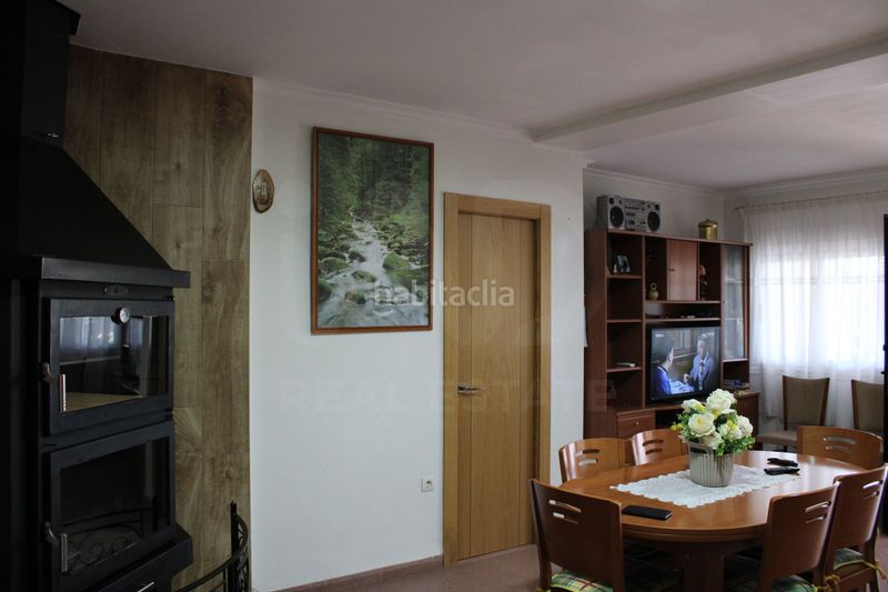 Foto b52ab93f-8587-4a2d-87ee-56dbbf4265b8. Casa amb aparcament a Onil
