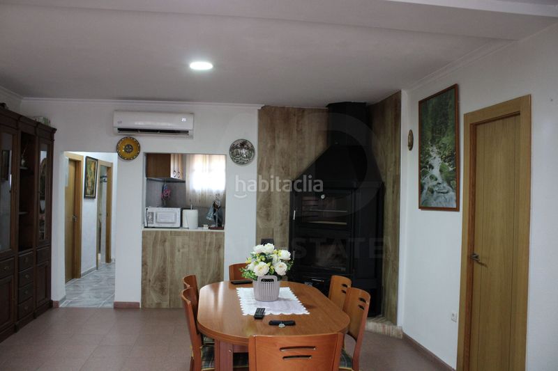 Foto b84957e6-9c84-4d73-8f90-49b7a5ab8344. Casa amb aparcament a Onil