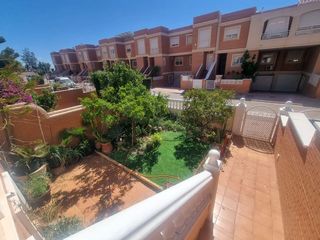 Casa aparellada a Los Molinos - Villa Blanca