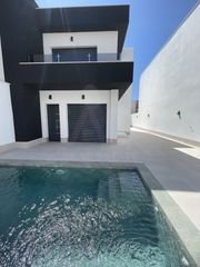 Casa aparellada a Almoradí