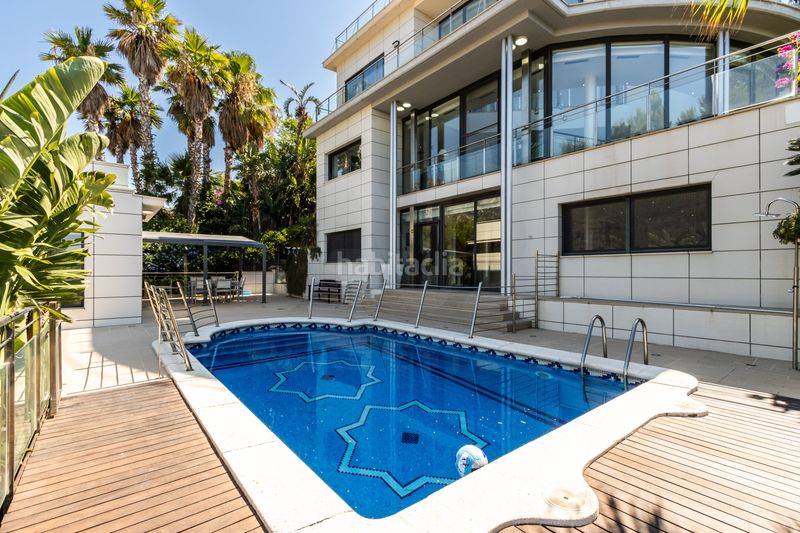 Foto 83469bad-76c8-4c52-a2a3-ef86998d80c6. Casa amb calefacció aparcament piscina a les botigues de Sitges Sitges