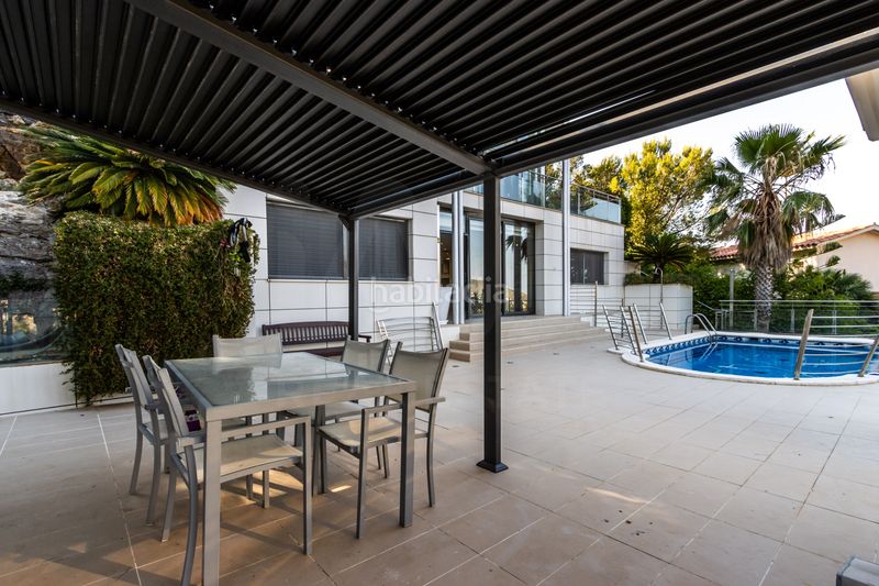 Foto d0344830-0ed3-4cdf-a331-92e2d1cf80be. Casa amb calefacció aparcament piscina a les botigues de Sitges Sitges