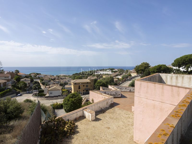 Foto f38b171f-6d52-47ee-bb58-8e1f03cf2872. Casa amb calefacció aparcament a Canet de Mar
