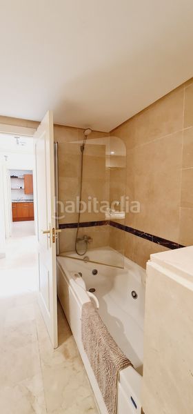 Foto 718d28bf-c62f-4e74-bba5-662b910141f1. Pis amb calefacció aparcament piscina a Zona Miraflores Marbella