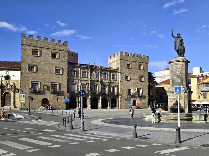 Foto fad09b93-320b-4458-91d9-9e649fc8f0d5. Pis amb calefacció a Cimadevilla Gijón