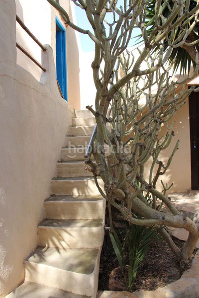 Foto f1d49a70-6bf9-40c8-b7c9-fdaf5ca68e24. Casa aparellada a Las Negras Níjar
