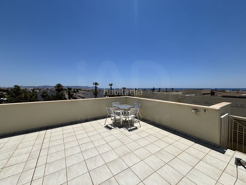 Foto 1ac7a47d-9881-49c7-823a-58c9f5bd1c37. Àtic amb calefacció aparcament piscina a El Toyo Almería
