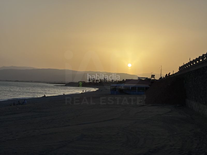 Foto f5786189-6e6f-40b8-907c-b83fe2407fe1. Àtic amb calefacció aparcament piscina a El Toyo Almería