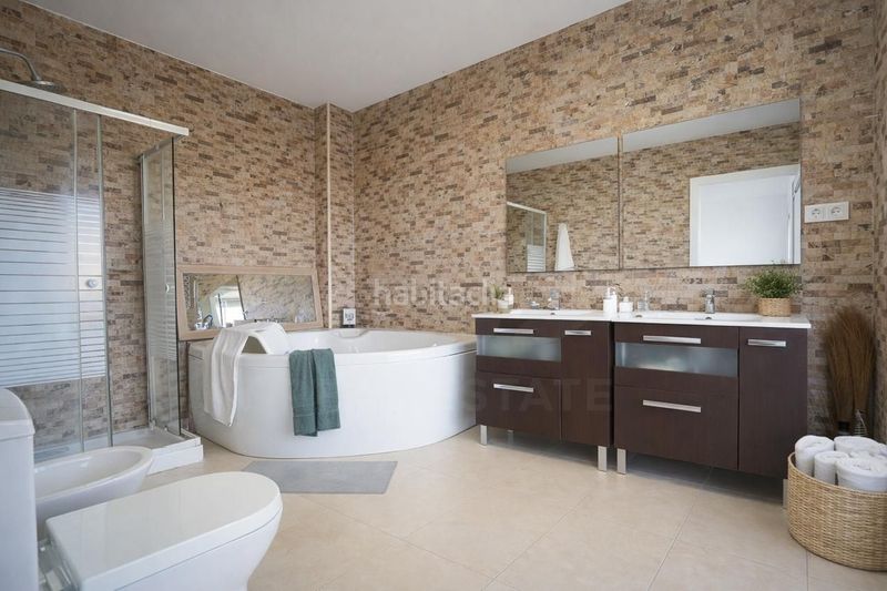 Foto 514a96a6-d7b9-4b6a-a531-a598c5552e7e. Casa amb calefacció aparcament piscina a pla de maset - cap de Salou Salou