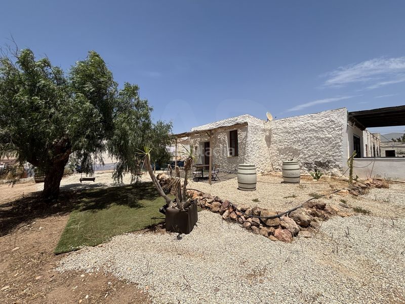 Foto c2b28cbb-d556-4905-ad31-6e9e40266d2c. Masia amb calefacció a Pozo de los Frailes-Presillas-Albaricoques Níjar