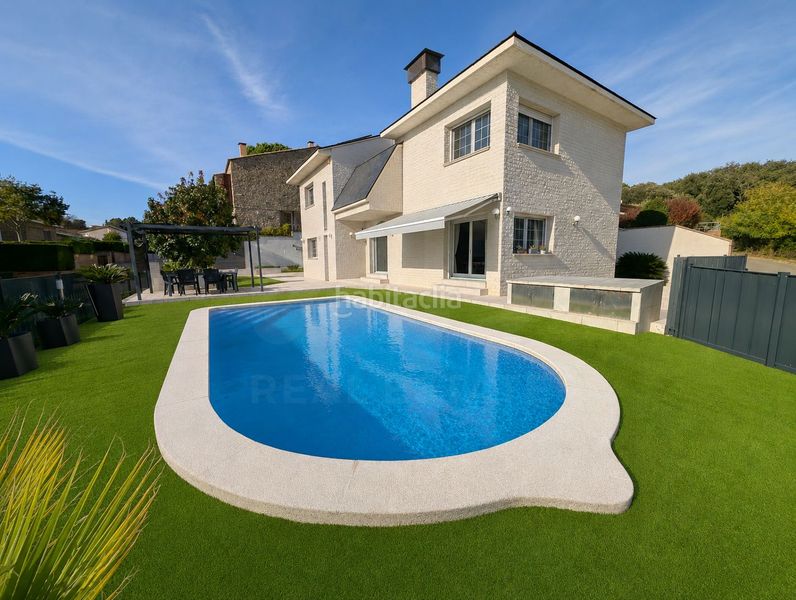 Foto 97f837cc-1be7-4c18-b21a-d1bf1c96b715. Chalet en Palau Girona