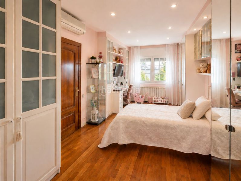 Foto f19af1ae-38d3-46e7-916b-f190bec22696. Chalet en Palau Girona