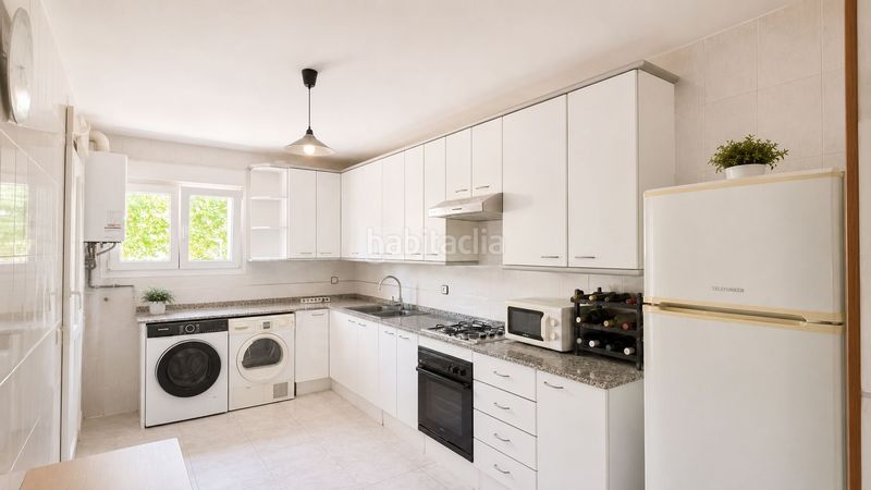 Foto a08e1547-2a77-484a-90da-a68334f49721. Casa en Abrera