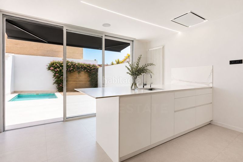 Foto 593f1c4c-d122-4d07-9380-d8f2e3214b60. Casa aparellada amb calefacció aparcament piscina a Sabadell