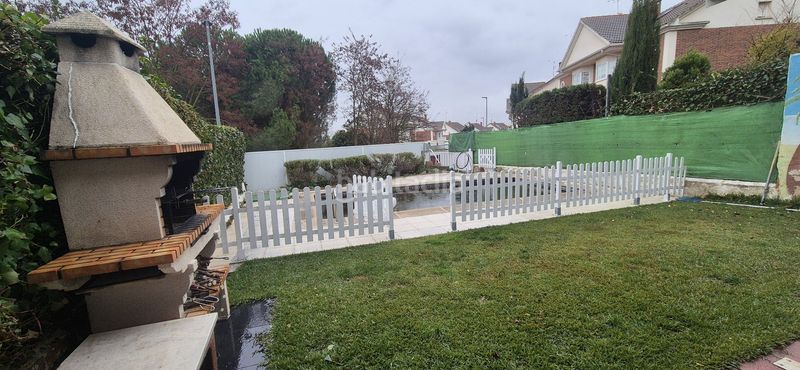 Foto 6306d148-9e07-405d-a526-80ffad691644. Casa aparellada amb calefacció aparcament piscina a Cabrerizos