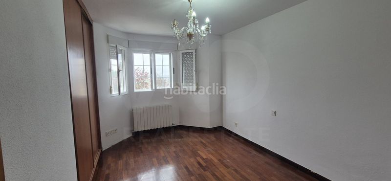 Foto adcb439f-e1bd-497b-8e1f-c84e3e4d9c56. Casa aparellada amb calefacció aparcament piscina a Cabrerizos