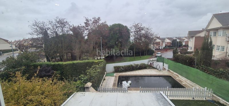 Foto f78396cb-6fb3-493a-8e6f-092acd3d6020. Casa aparellada amb calefacció aparcament piscina a Cabrerizos
