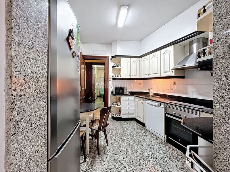 Foto 71b4062f-f91a-452c-b1bd-76007e28148a. Casa amb calefacció aparcament a Centro - Echegaray Pontevedra
