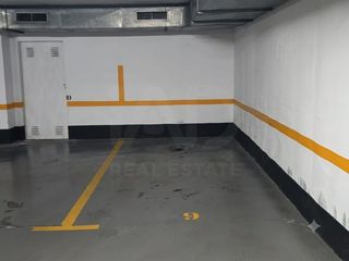 Aparcament cotxe a Apóstol Santiago