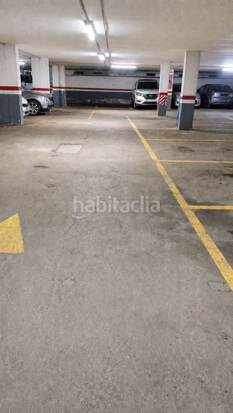 Foto 042bc62a-368d-406d-84ba-55122a535e15. Aparcament cotxe a Calella