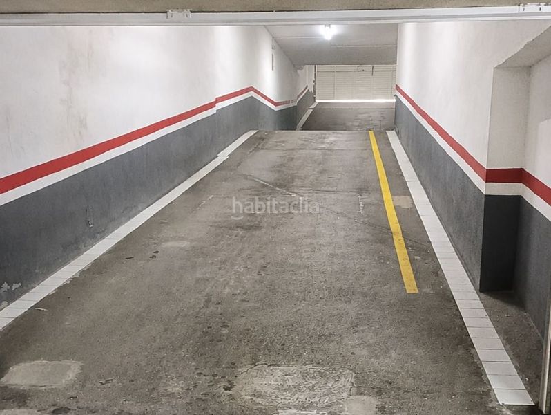 Foto c253d969-51d4-44b3-964e-07324af6b219. Aparcament cotxe a Calella