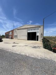 Rent Business premise in Calle la bañeza 23 23