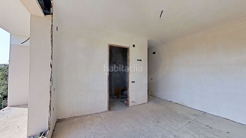 Foto 2109cfb3-d0c4-47c5-8b87-d8a221a99259. Casa amb aparcament a Bellvei