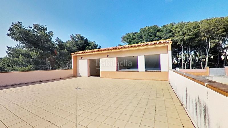 Foto 3ba6f7cd-f504-4da8-8473-c3497d3bdf4c. Casa amb aparcament a Bellvei