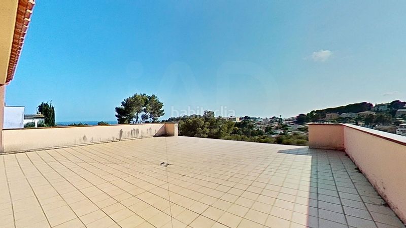 Foto 8f244727-c86d-4185-be3b-9ac824473528. Casa amb aparcament a Bellvei