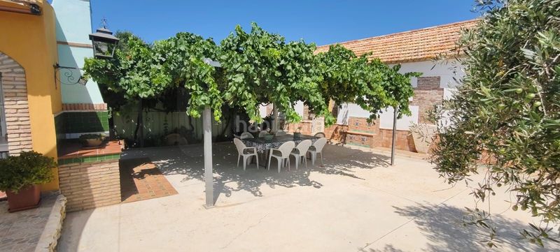 Foto fe8b1df6-82a9-465e-8942-0aa2eb25df95. Casa amb piscina a Écija