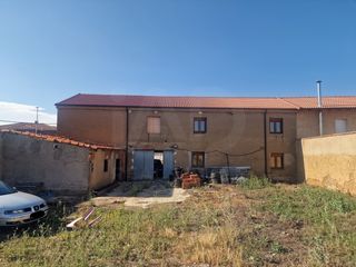 Masia a Valverde de la Virgen