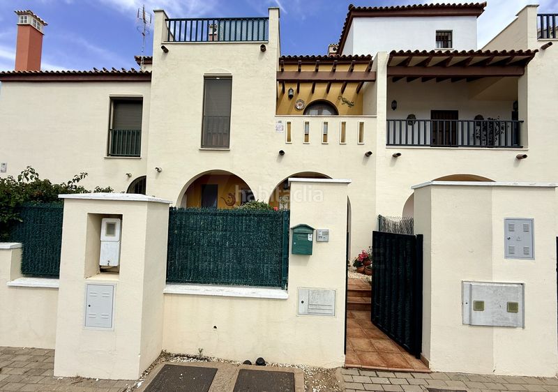 Foto 06f51c00-a954-4542-b4a2-cc1db1f7b7f1. Casa aparellada amb calefacció piscina a Costa Esuri Ayamonte