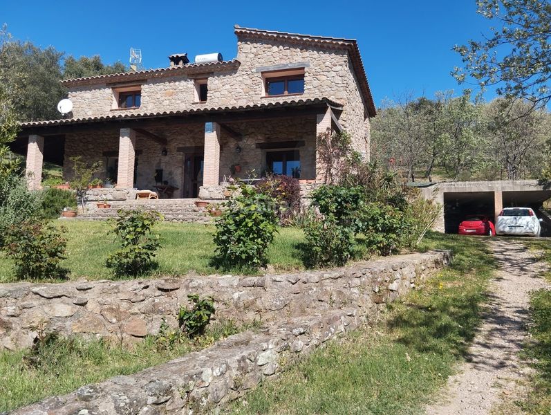 Foto cbd55883-fa6b-4393-9947-e5de5b0a01a8. Chalet en Perales del Puerto
