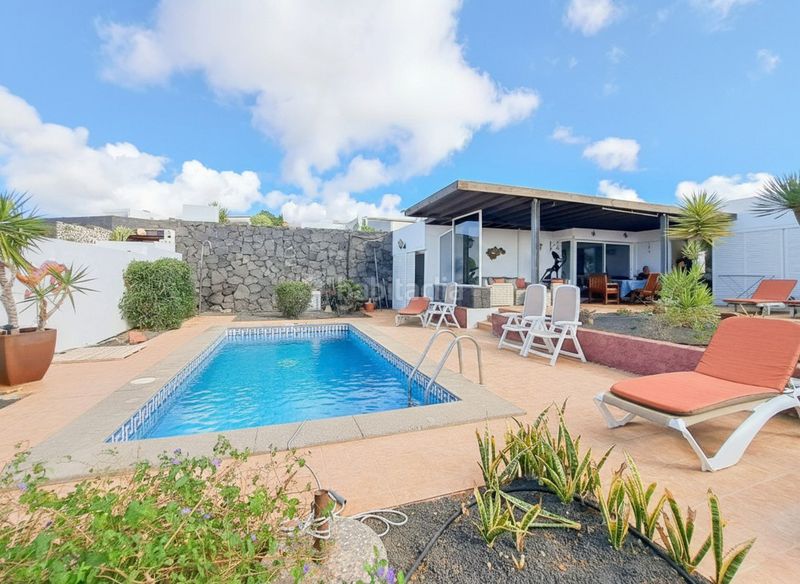Foto b74c405a-f55a-4daa-8c9a-ac878ec824f3. Casa amb aparcament piscina a Playa Blanca Yaiza