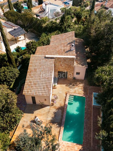 Foto d3494b33-a0d6-4bc7-8398-9aecebf99e3d. Casa amb piscina a El Montgó Dénia