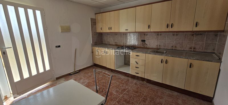 Foto f6fc5886-31ac-42f2-8a4f-e009eeda74fd. Casa amb aparcament a Abanilla