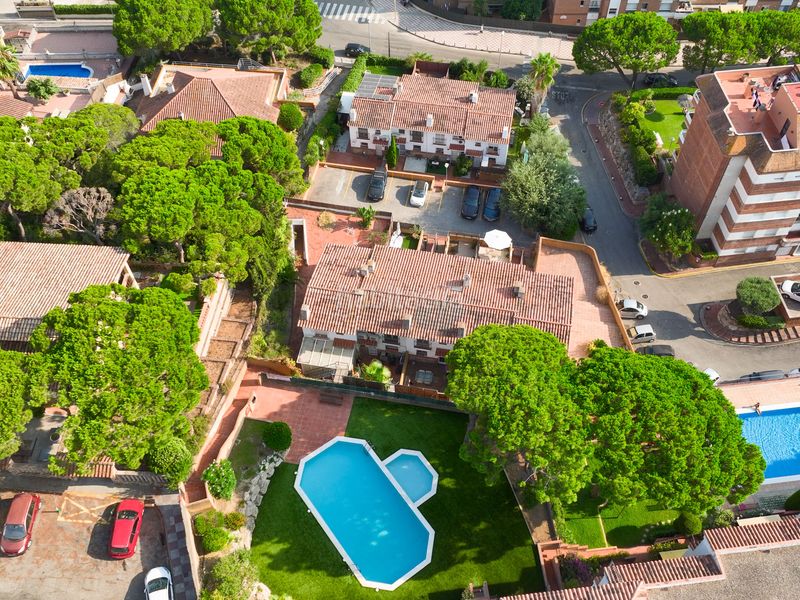 Foto 09ba9b44-0d5b-4f50-8946-85affbdd9c12. Casa pareada en Fenals Lloret de Mar