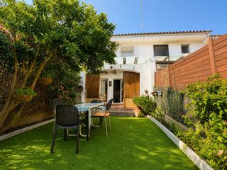 Casa aparellada a Fenals