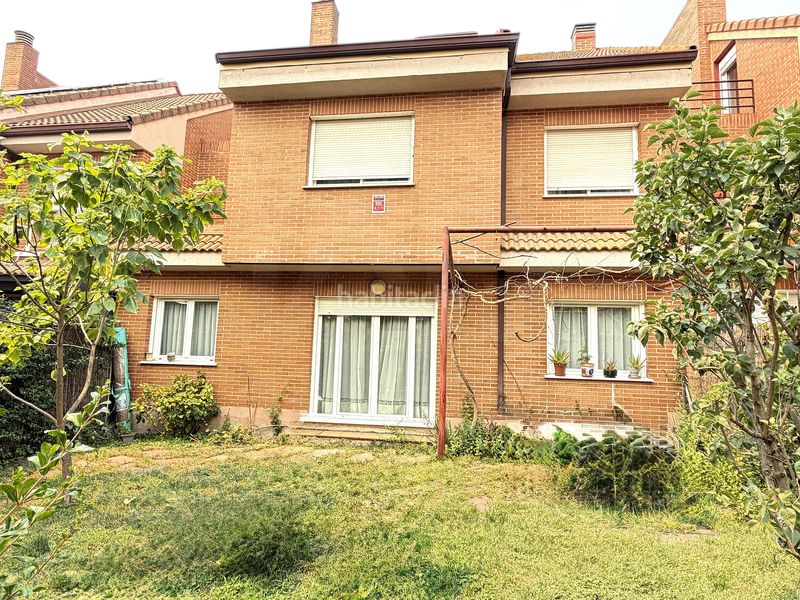 Foto 0b865f7e-a623-4e61-92c1-bc6220040a87. Casa aparellada amb calefacció aparcament a Las Matas-Peñascales Rozas de Madrid (Las)
