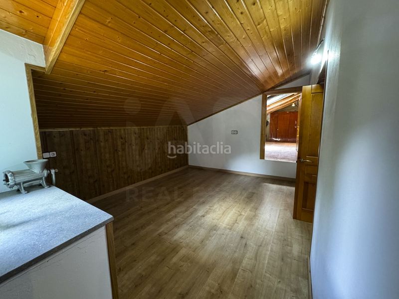 Foto fff72122-b623-408c-8814-b3437345bd05. Masia amb aparcament a Quirós