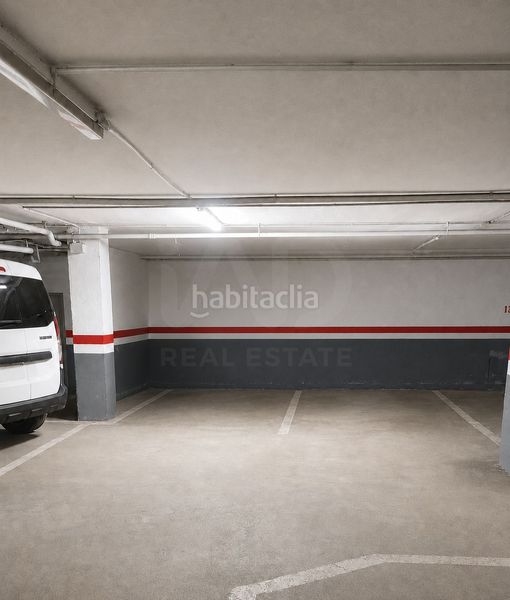 Foto df7aa8a6-b1b8-42be-808d-331c0444192a. Aparcament cotxe a Calella
