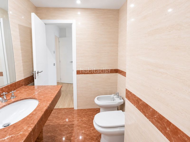 Foto f076b186-2160-4ddd-91b5-2877483cbb03. Pis a Centro Estepona