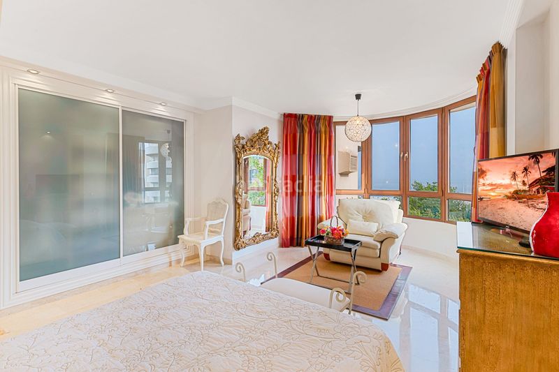 Foto 8ca9d4e2-edbe-4829-9967-2c3e1e043750. Pis amb calefacció piscina a Playa Bajadilla - Puertos Marbella