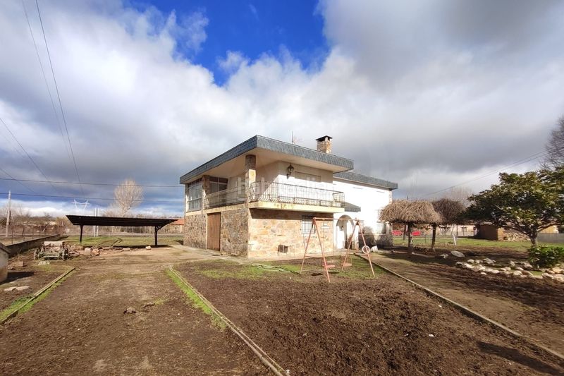 Foto 0d32305d-ae40-45d9-b31c-cde614de11a2. Xalet amb calefacció aparcament a Astorga